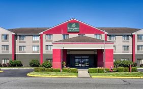 Evergreen Inn & Suites